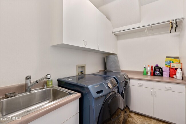Building Photo - 10164 E Cochise Dr