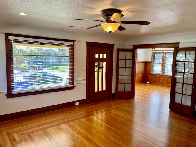 Building Photo - Classic NorthPark Craftsman