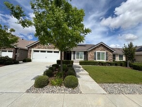 Building Photo - 391 Maclure Ave