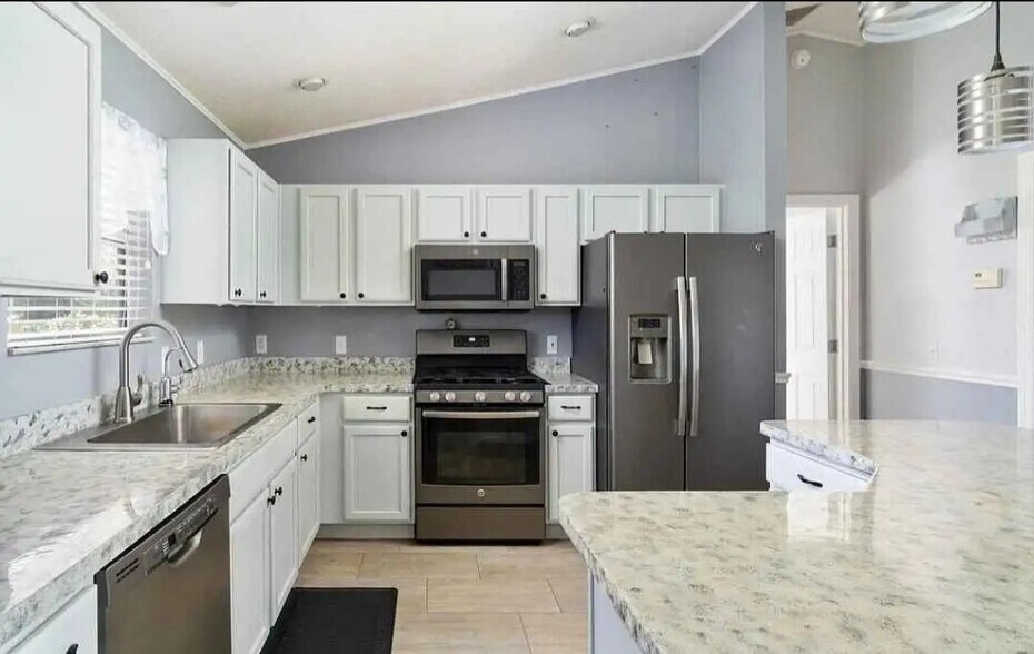 Building Photo - 104 Cherry Blossom Ln