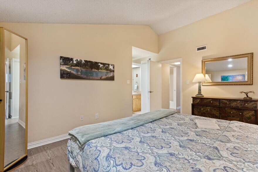 Building Photo - 1200 Hollow Creek Dr