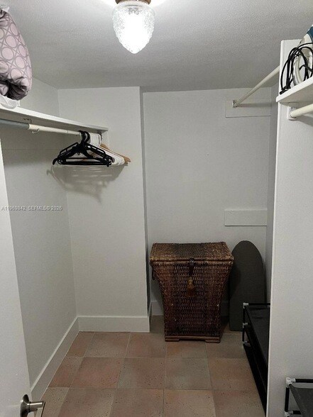 Building Photo - 5005 Collins Ave