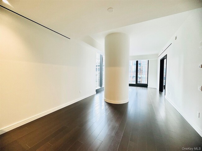 Building Photo - 125 Greenwich St