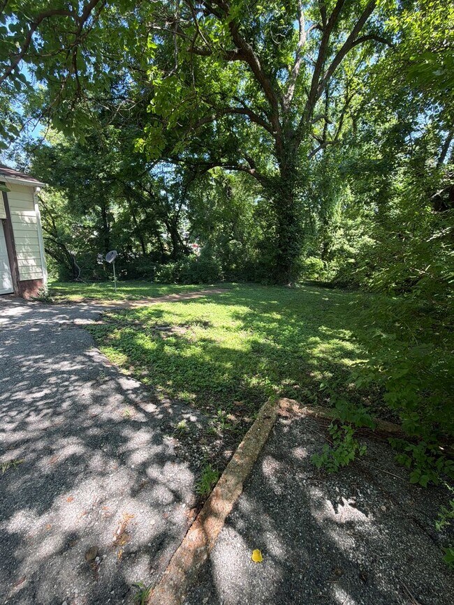 Building Photo - 2725 Solway Ave