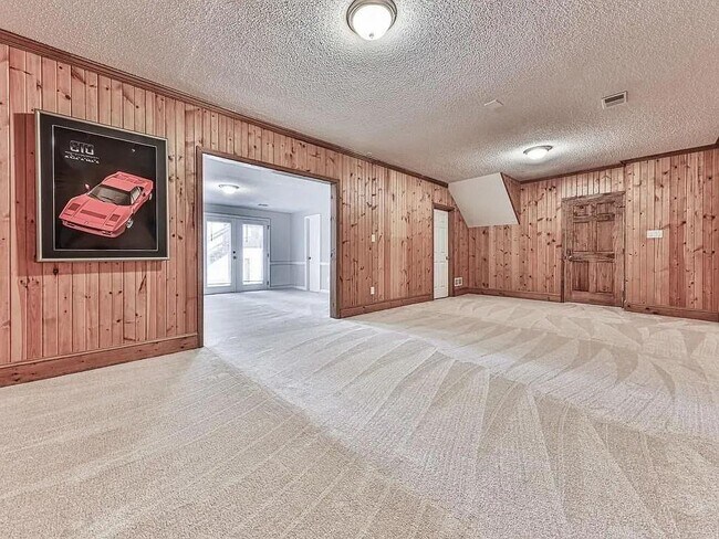 Building Photo - 2189 Chartwell Dr
