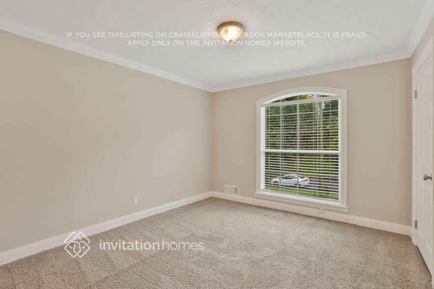 Building Photo - 2033 Carriage Way