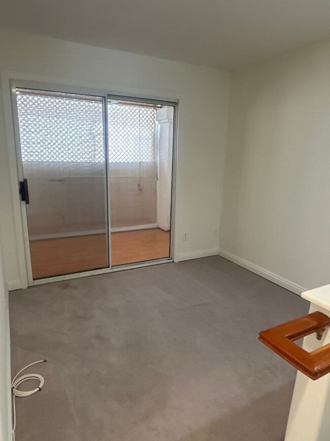 Building Photo - Cozy 2-bedroom Suites Condo in the most de...