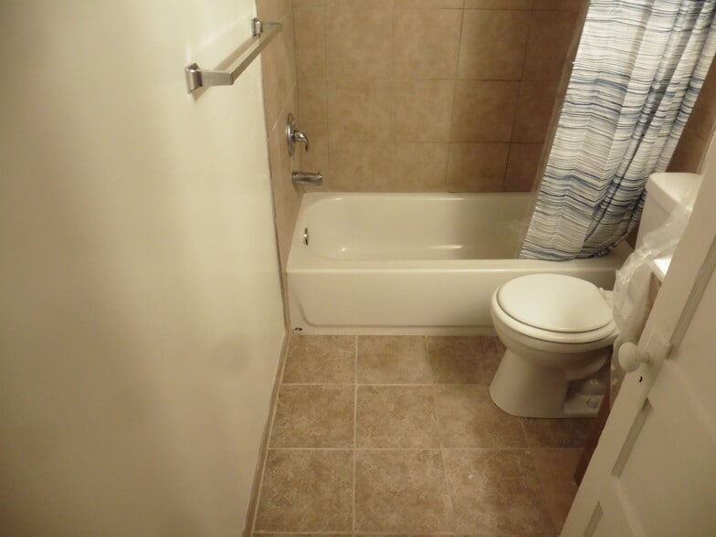 Bath - 547 W 200 N