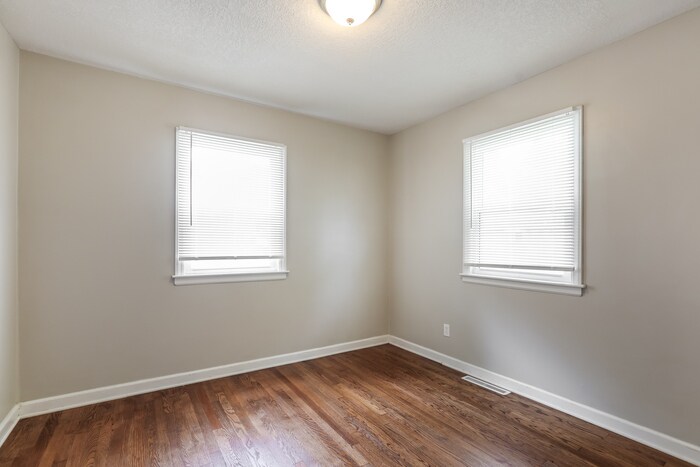 Building Photo - 10513 E 28th Terrace S