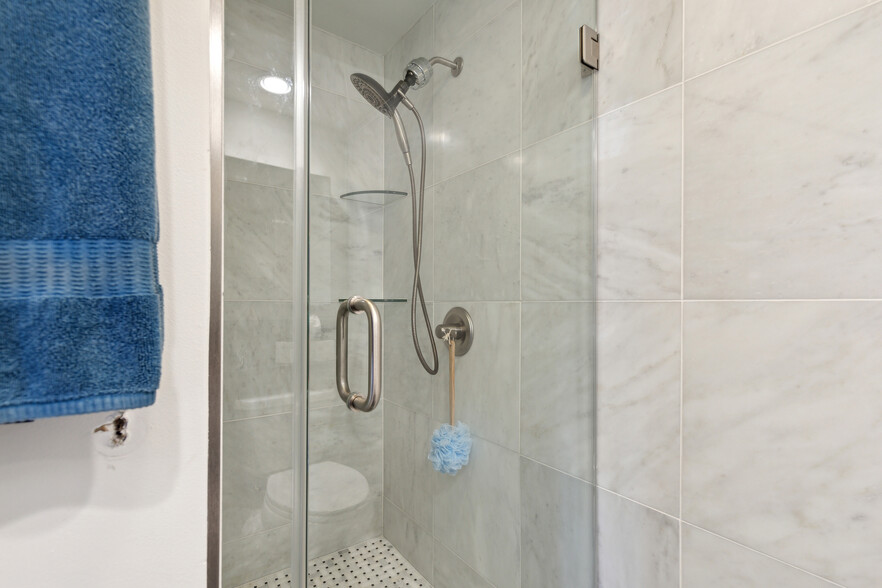 Glass Shower - 302 Forbes St