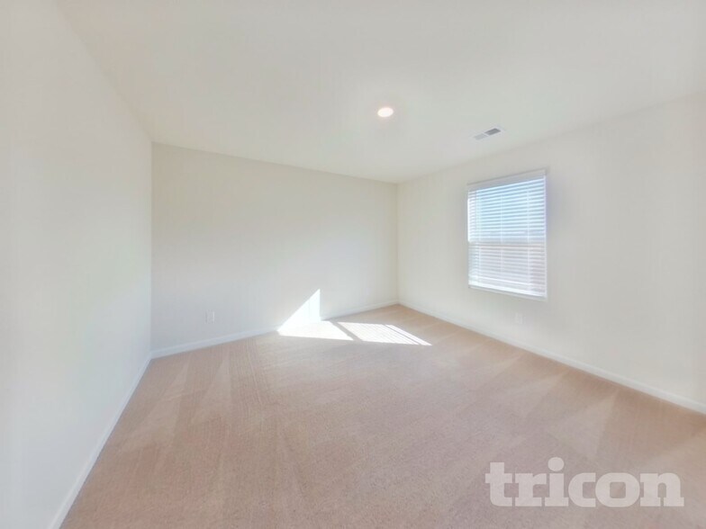 Building Photo - 2186 Southlea Dr
