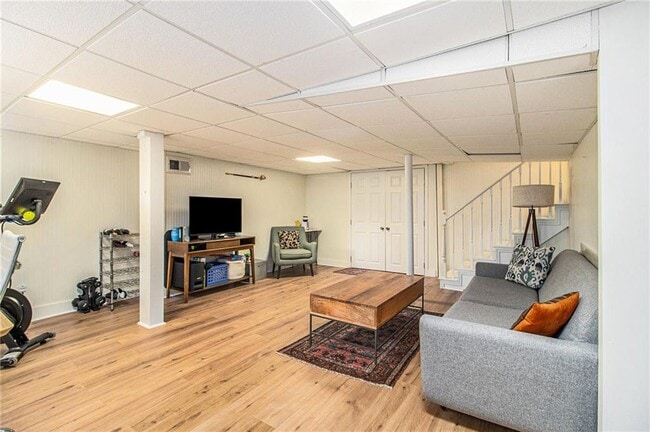 Building Photo - 942 Eulalia Rd NE