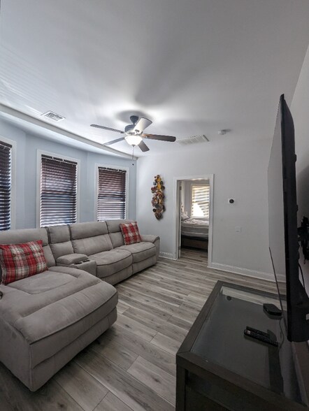 Building Photo - 105 Richelieu Terrace