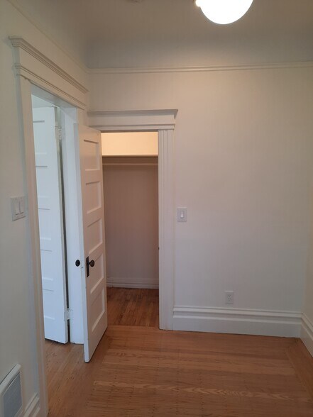 Building Photo - 61 Brosnan St
