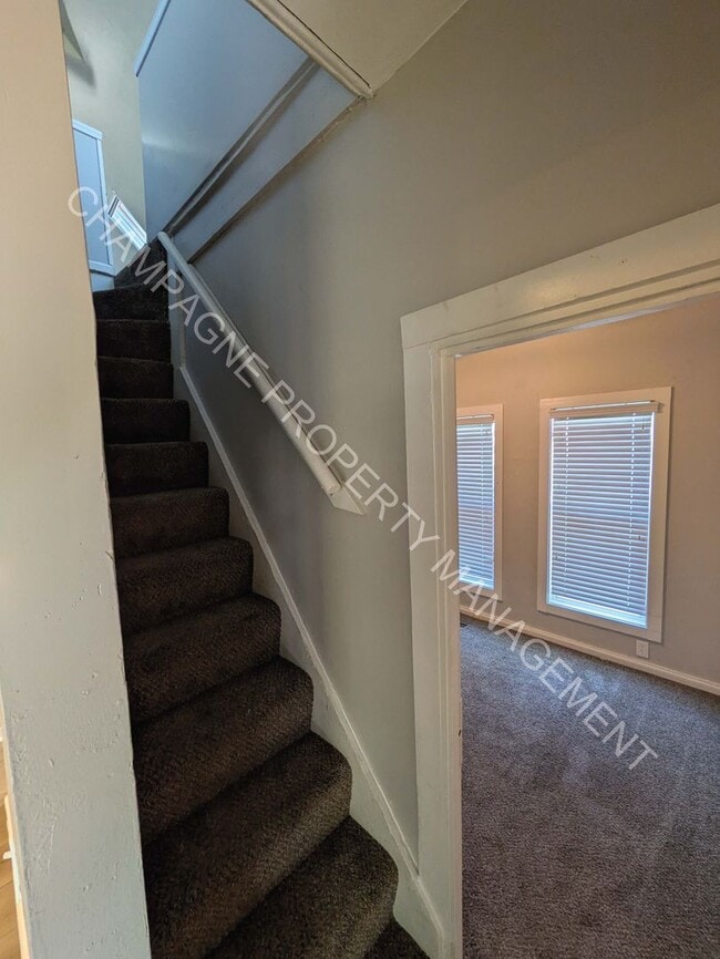 Building Photo - 3 Bedroom Home, conveniently located near UMKC!