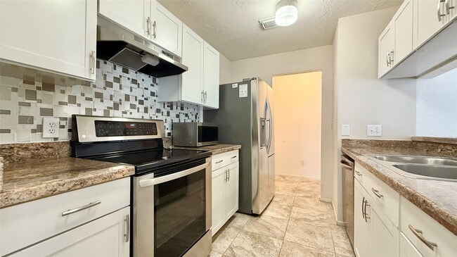 Building Photo - 18 Dellforest Ct