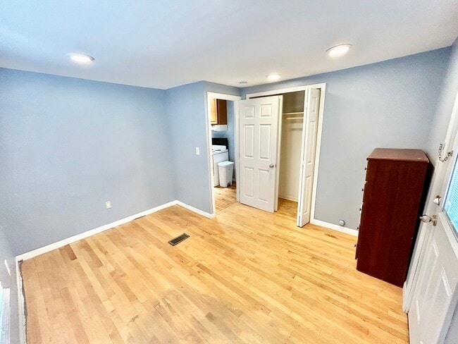 Building Photo - Varsity Management