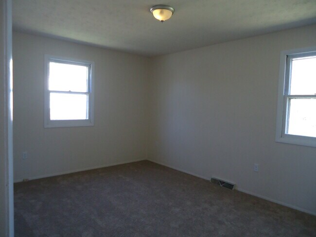 Building Photo - 105 Scenic Cir