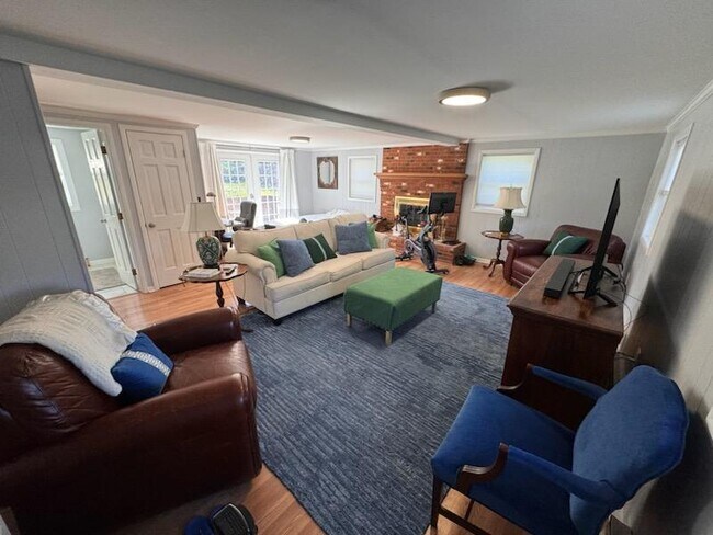 Building Photo - 1105 Golfview Dr