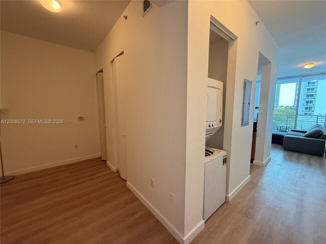 Building Photo - 2200 NE 4th Ave