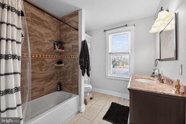 Building Photo - 810 Central Ave