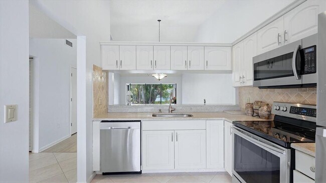 Building Photo - 5350 Myrtle Wood