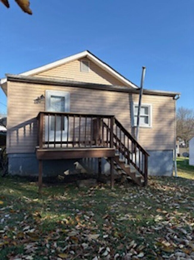 Building Photo - 2 Bedroom 1 Bathroom Home Available Now