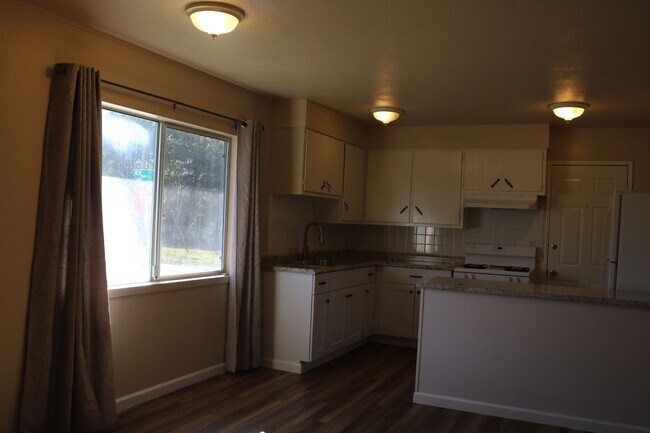 Building Photo - Affordable 3 bedroom on a quiet street