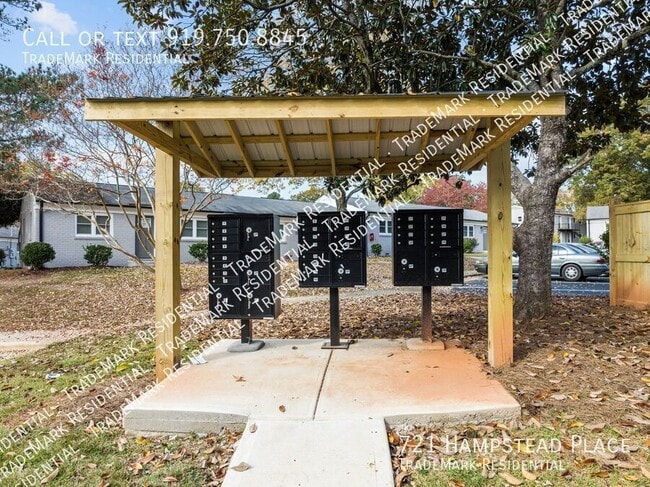 Building Photo - 721 Hampstead Pl