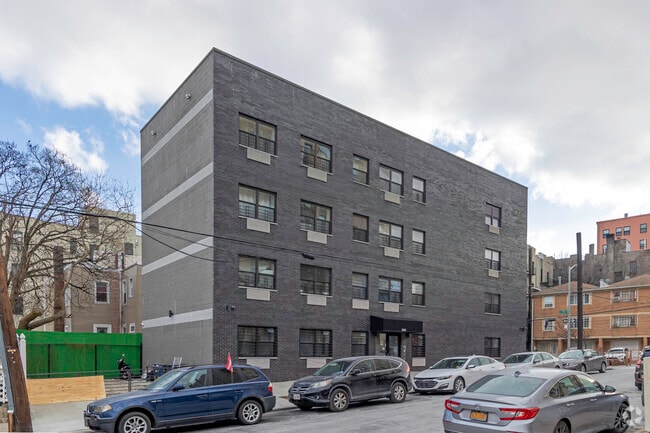 Primary Photo - 1808 Mohegan Ave