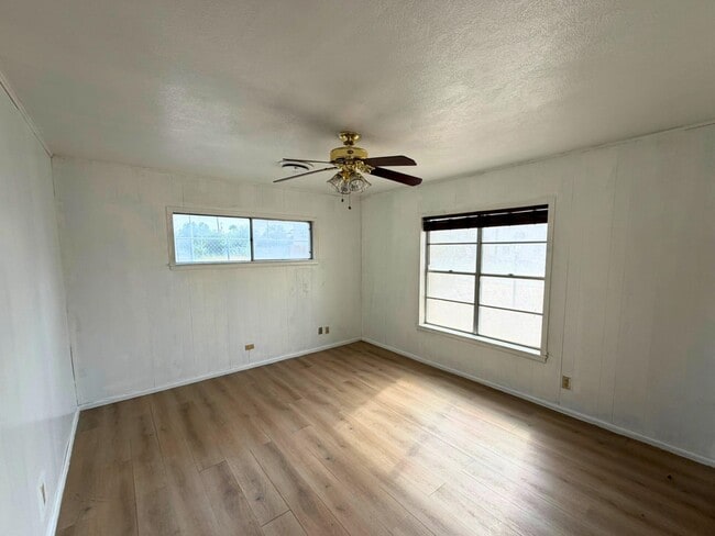 Building Photo - 1202 E San Carlos St