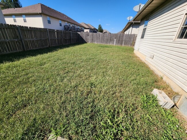 Building Photo - Spacious 3-Bedroom, 2-Bathroom Home AVAILABLE NOW!!