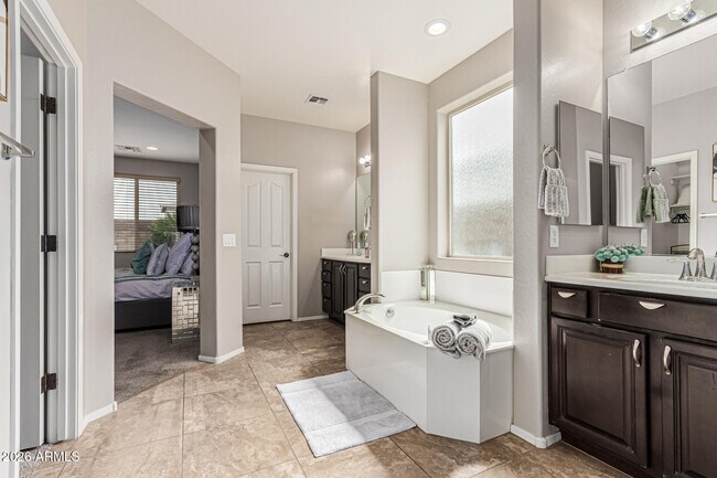 Building Photo - 7657 S Debra Dr