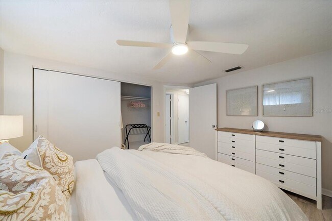 Building Photo - 2650 Leafy Ln