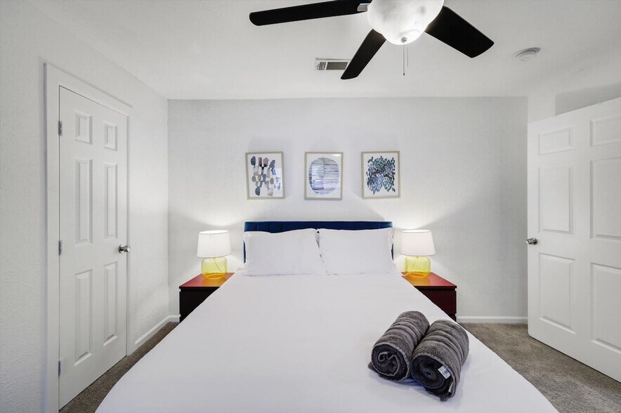 Building Photo - 8005 Woodhue Rd