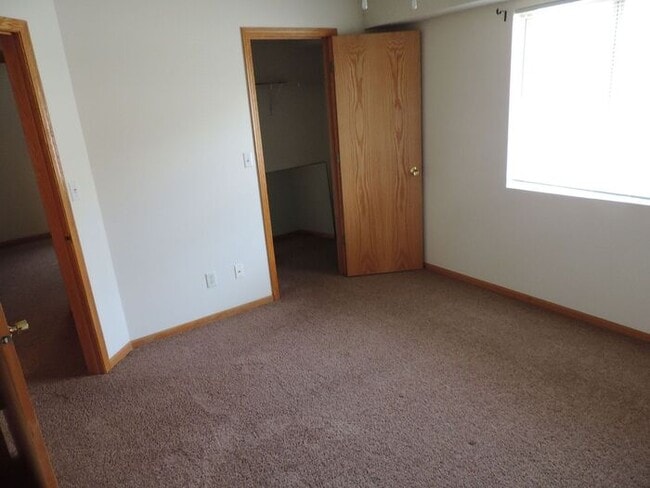 Building Photo - $1250 | 2 Bedroom, 1 Bathroom Condo | No Pets | Available for August 1st, 2026 Move In!