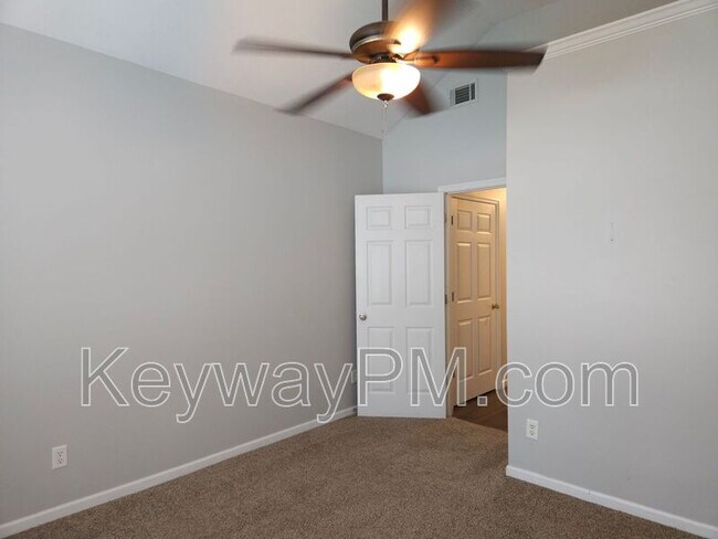 Building Photo - 641 Ventana Dr