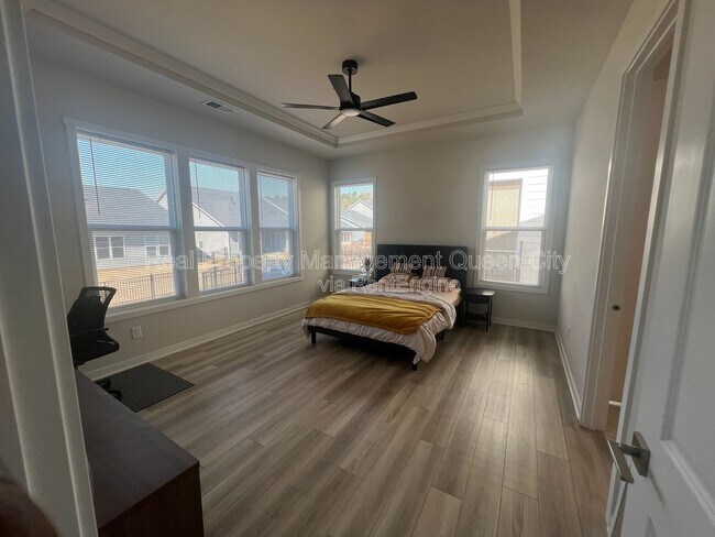 Building Photo - 7111 Wayfarer Dr