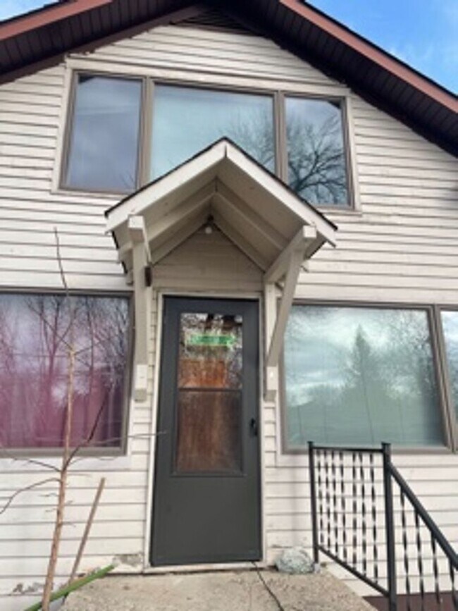 Primary Photo - 602 8th St NE