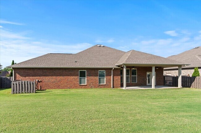 Building Photo - 121 Hilltop Ridge Dr