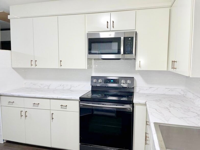 Kitchen - 704 S 25th St