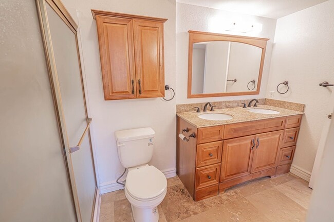 Building Photo - 4-Bedroom Plus Bonus Room Home with Golf Course Views & Community Pool in Valencia!