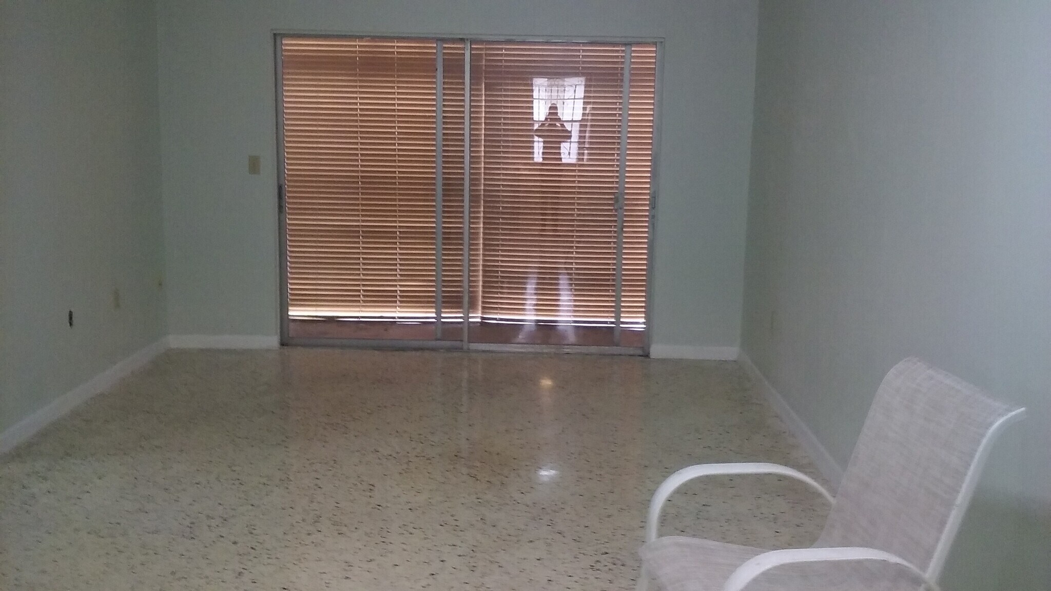 Building Photo - 1135 W 35th Pl