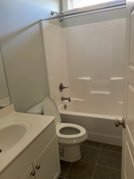 Building Photo - 47 Pokeberry Bend Dr