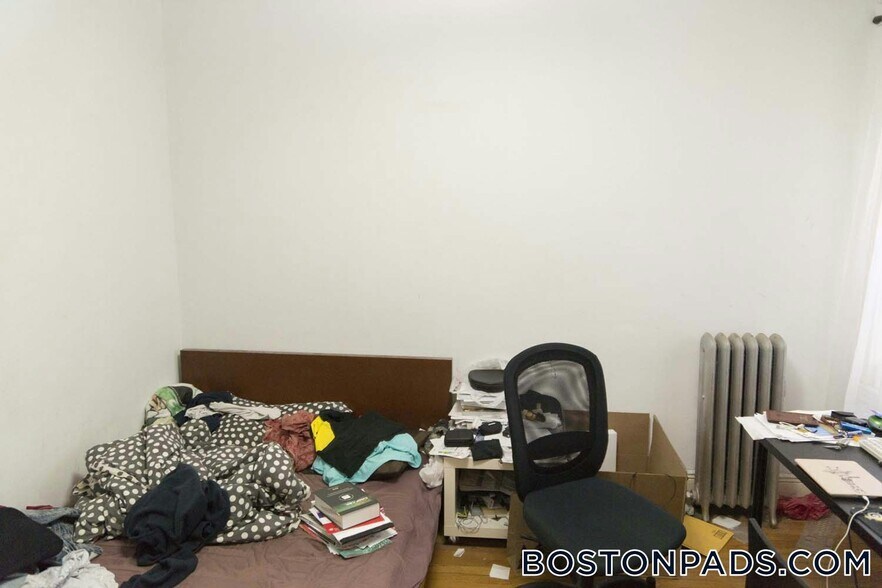 Building Photo - 137 Park Dr