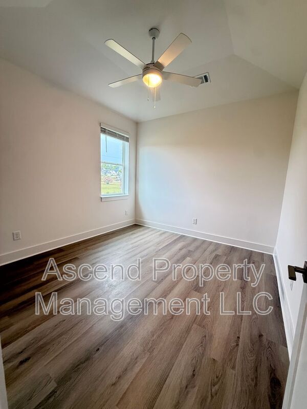 Building Photo - 100 Leggo Ave