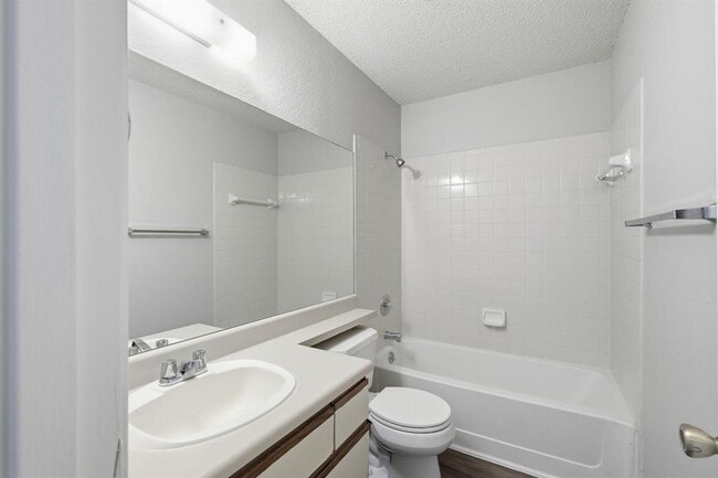 Building Photo - 2131 Andover Dr