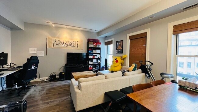 Building Photo - 415 Commonwealth Ave