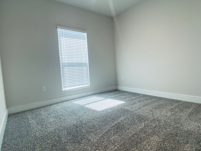 Building Photo - 9908 Starling Dr