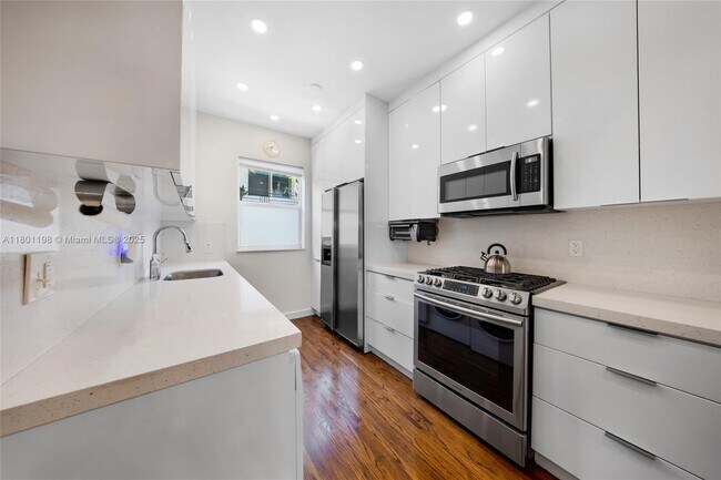 Building Photo - 1446 Lenox Ave.